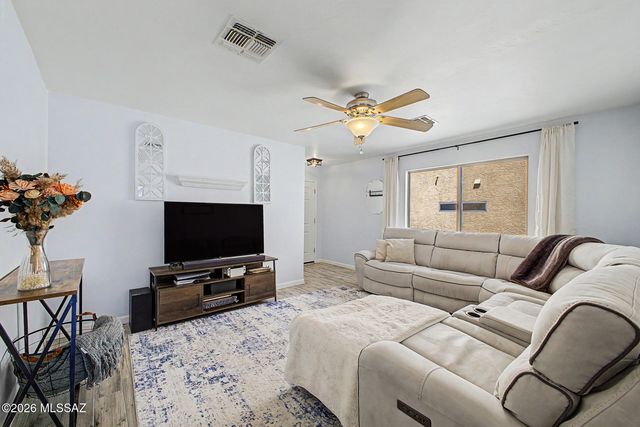 681 W Ash Ridge Drive, Green Valley, AZ 85614