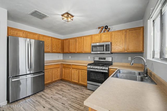 681 W Ash Ridge Drive, Green Valley, AZ 85614