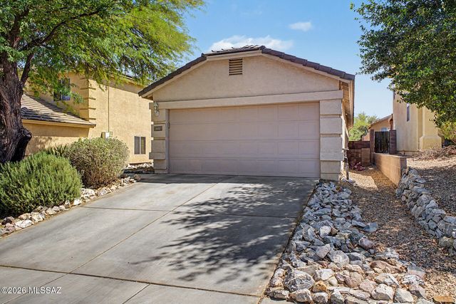 681 W Ash Ridge Drive, Green Valley, AZ 85614
