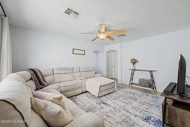 681 W Ash Ridge Drive, Green Valley, AZ 85614