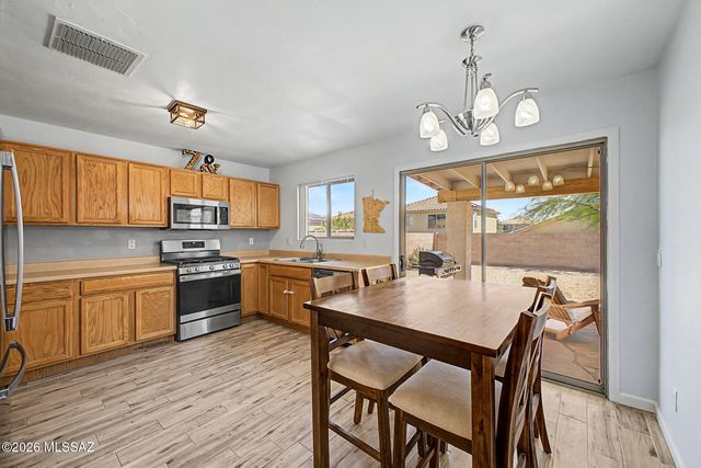 681 W Ash Ridge Drive, Green Valley, AZ 85614