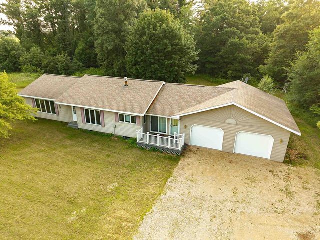 N3421 County KK Road, Hancock, WI 54943