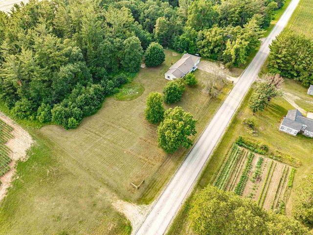 N3421 County KK Road, Hancock, WI 54943