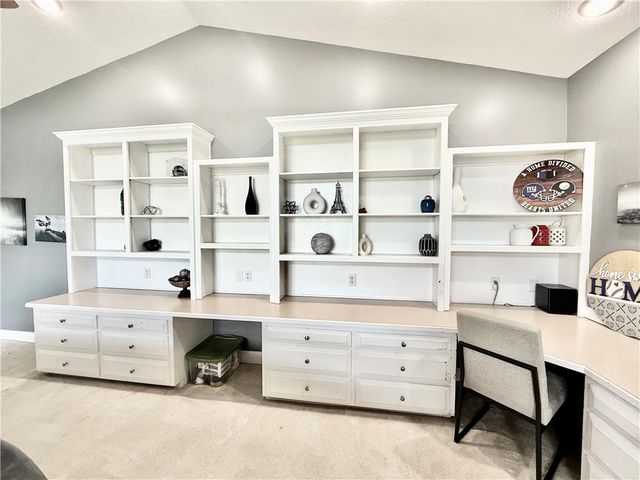 27119 Southridge Drive, Maryville, MO 64468