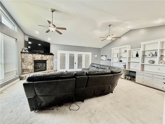 27119 Southridge Drive, Maryville, MO 64468