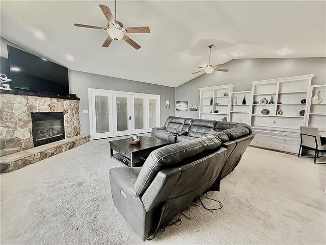 27119 Southridge Drive, Maryville, MO 64468