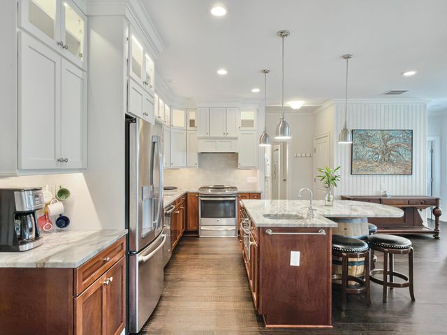 5217 Oak Cove Lane, Hollywood, SC 29449