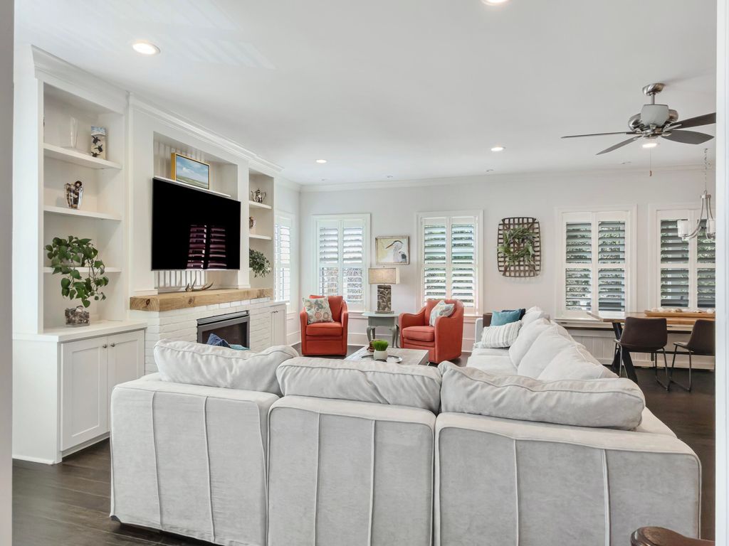 Image 13 of property listing at 5217 Oak Cove Lane, Hollywood, SC 29449