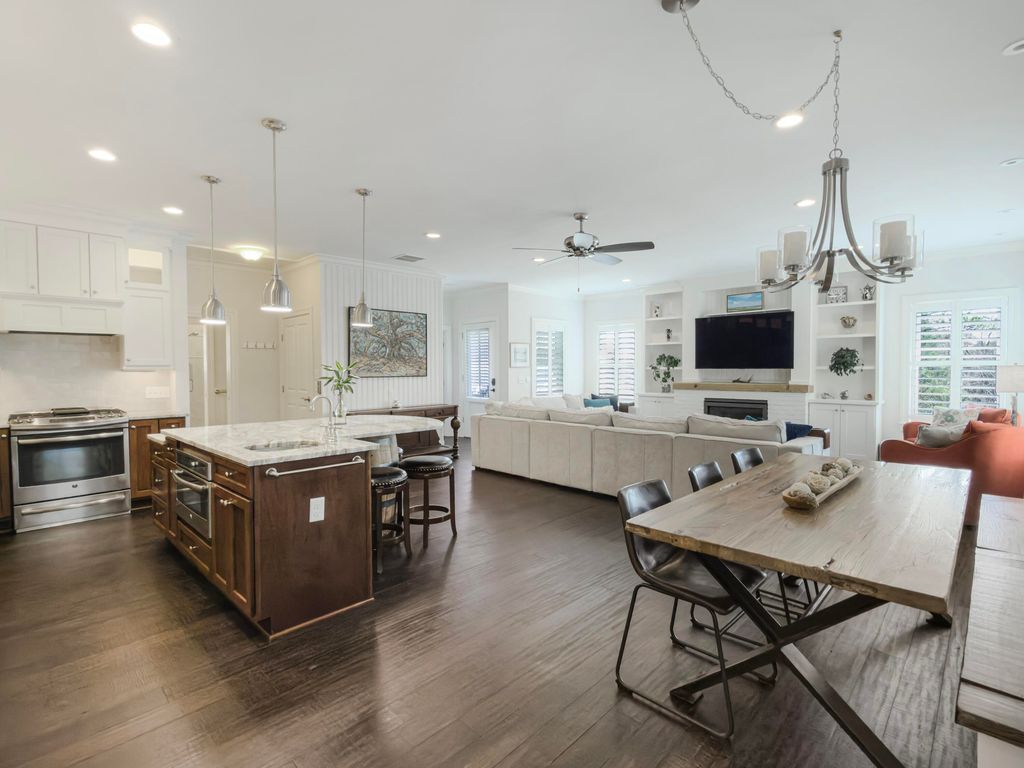 Image 14 of property listing at 5217 Oak Cove Lane, Hollywood, SC 29449