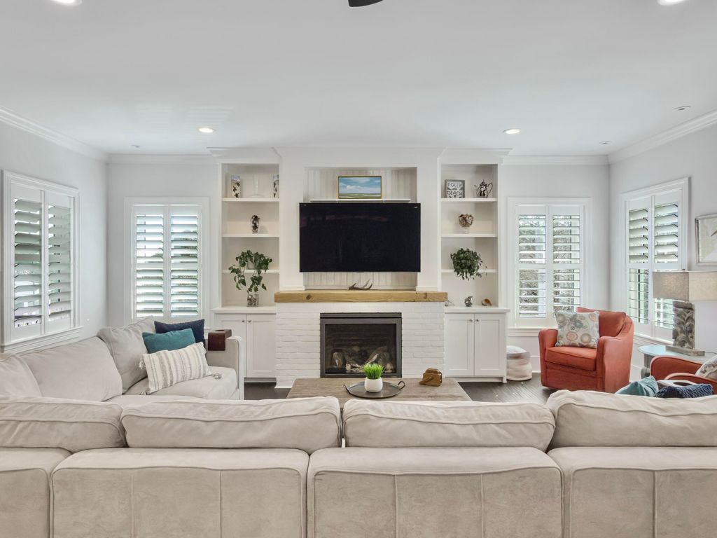 Image 5 of property listing at 5217 Oak Cove Lane, Hollywood, SC 29449