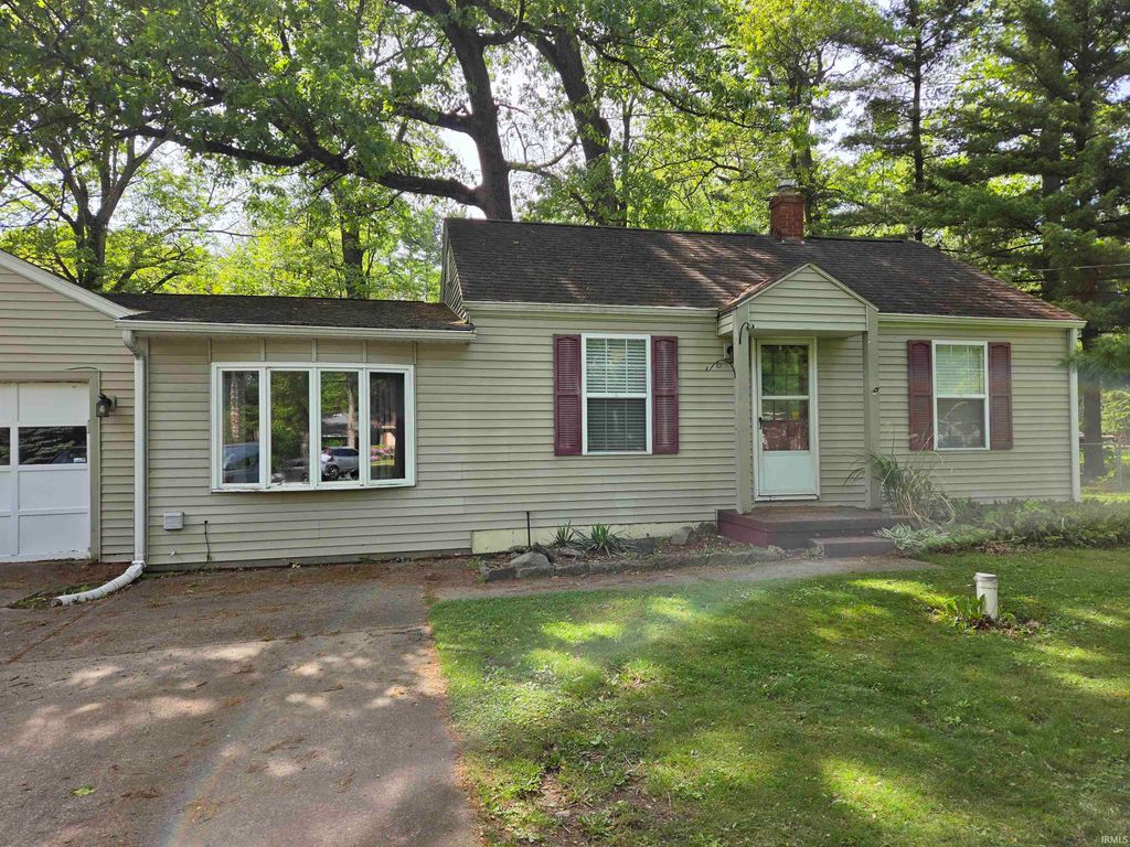 55393 Butternut Road, South Bend, IN 46628