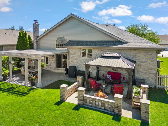 8942 Glenshire Street, Tinley Park, IL 60487