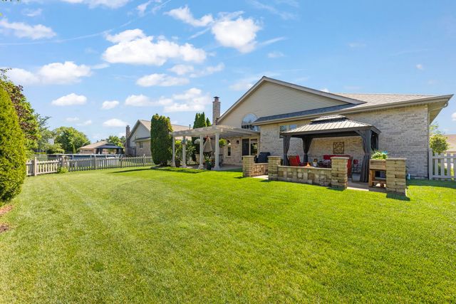 8942 Glenshire Street, Tinley Park, IL 60487