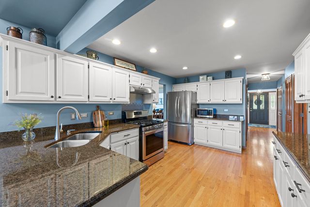 8942 Glenshire Street, Tinley Park, IL 60487