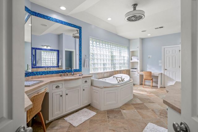 78 Creekwood Drive, Montgomery, TX 77356