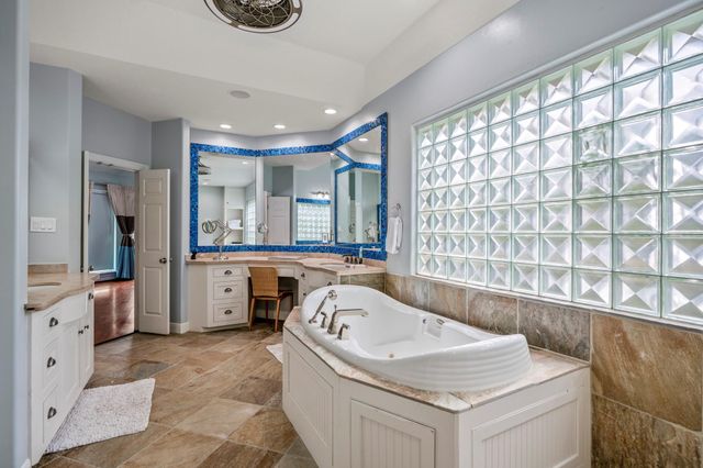 78 Creekwood Drive, Montgomery, TX 77356