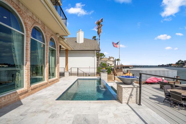 78 Creekwood Drive, Montgomery, TX 77356