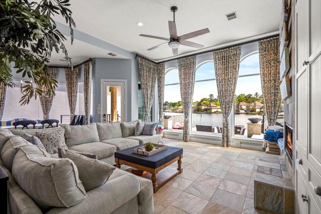 78 Creekwood Drive, Montgomery, TX 77356