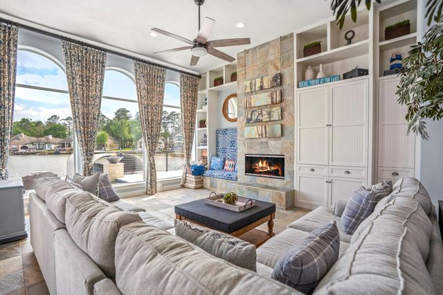 78 Creekwood Drive, Montgomery, TX 77356