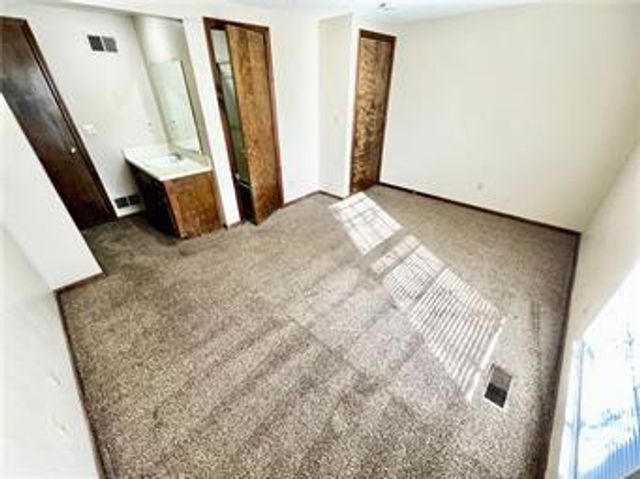 10027 E 67TH Street, Raytown, MO 64113