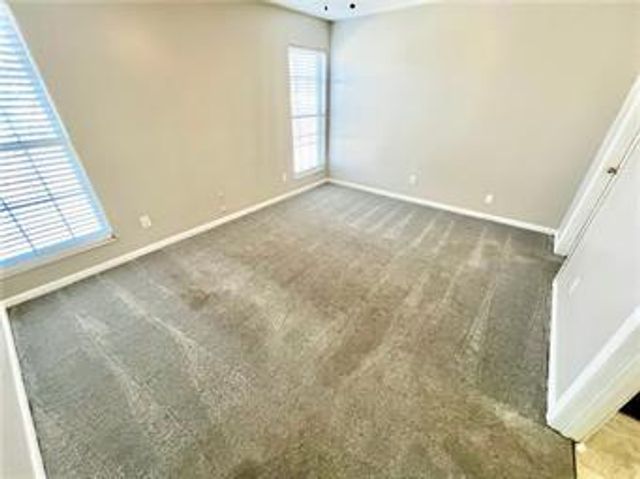 10027 E 67TH Street, Raytown, MO 64113