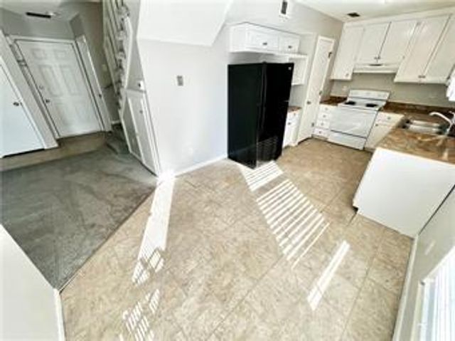 10027 E 67TH Street, Raytown, MO 64113