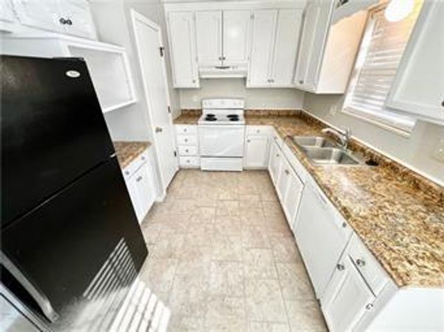 10027 E 67TH Street, Raytown, MO 64113