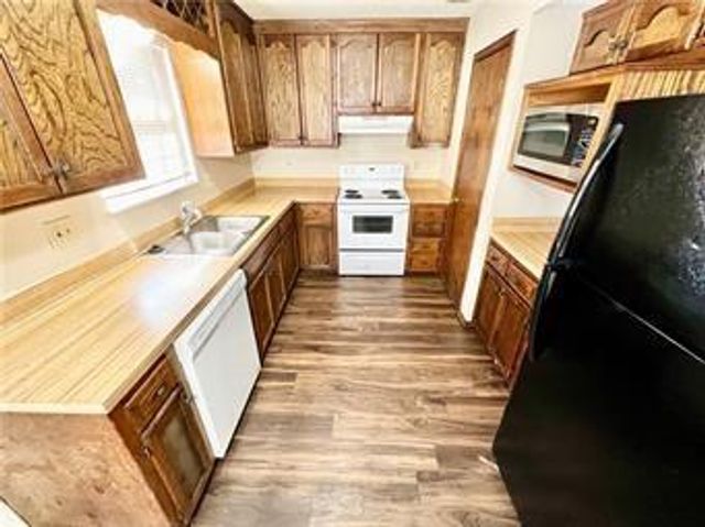 10027 E 67TH Street, Raytown, MO 64113