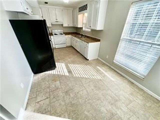 10027 E 67TH Street, Raytown, MO 64113