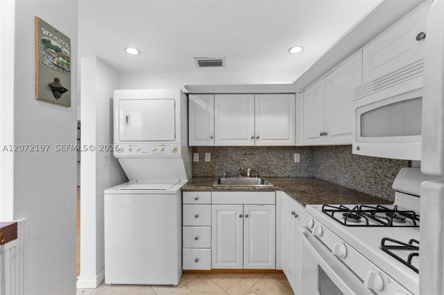 2539 S Bayshore Dr PH2F, Miami, FL 33133
