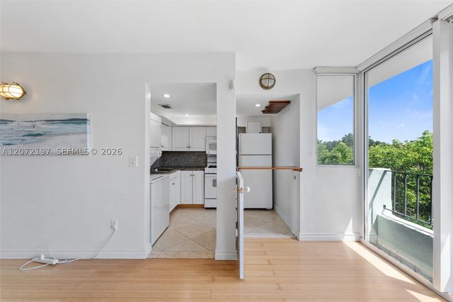 2539 S Bayshore Dr PH2F, Miami, FL 33133