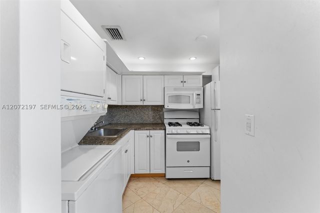 2539 S Bayshore Dr PH2F, Miami, FL 33133