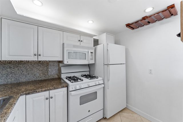 2539 S Bayshore Dr PH2F, Miami, FL 33133