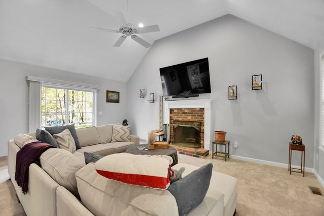 2 Fairway View Dr, Douglas, MA 01516