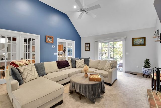 2 Fairway View Dr, Douglas, MA 01516