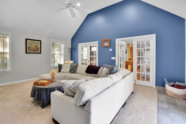 2 Fairway View Dr, Douglas, MA 01516