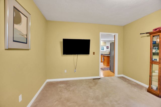 2 Fairway View Dr, Douglas, MA 01516