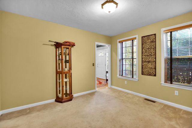 2 Fairway View Dr, Douglas, MA 01516
