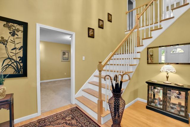 2 Fairway View Dr, Douglas, MA 01516
