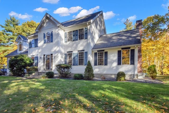 2 Fairway View Dr, Douglas, MA 01516