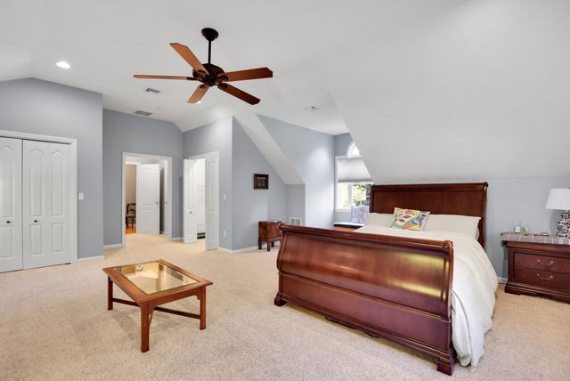 2 Fairway View Dr, Douglas, MA 01516