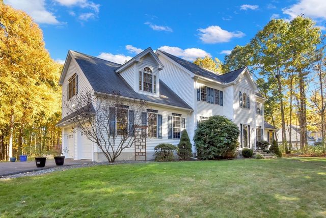 2 Fairway View Dr, Douglas, MA 01516