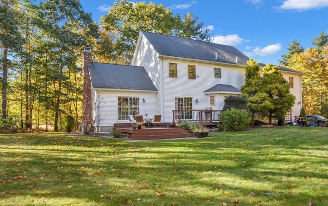 2 Fairway View Dr, Douglas, MA 01516