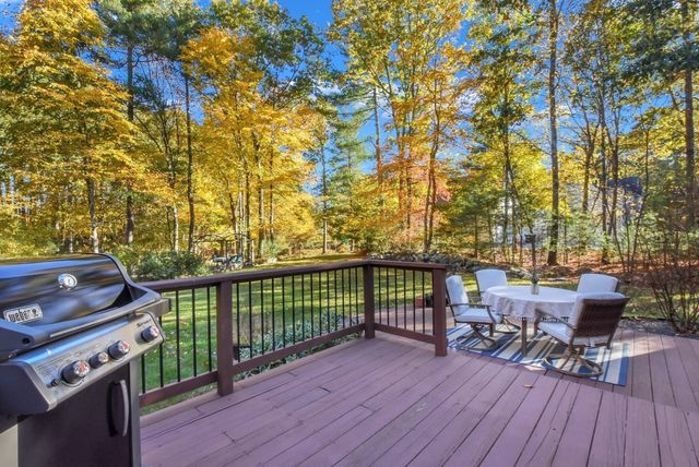 2 Fairway View Dr, Douglas, MA 01516