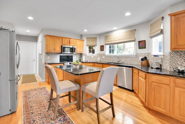 2 Fairway View Dr, Douglas, MA 01516