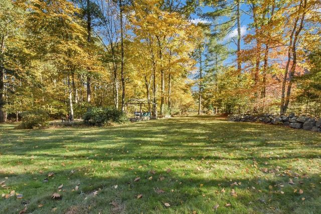 2 Fairway View Dr, Douglas, MA 01516
