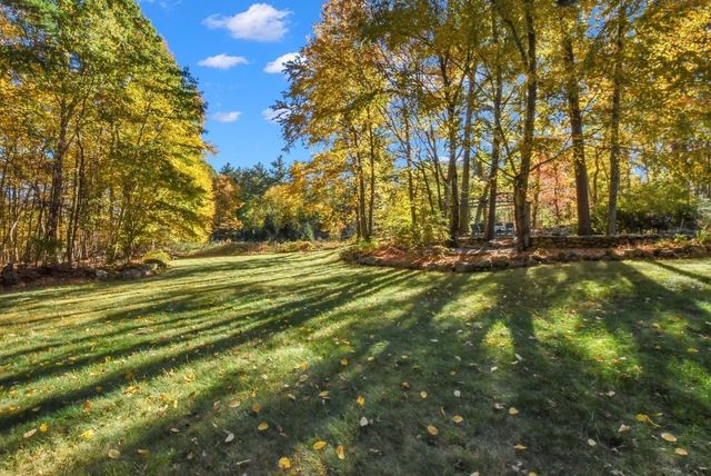 2 Fairway View Dr, Douglas, MA 01516