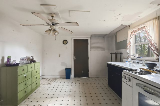 409 N Henry Street, Lindale, TX 75771