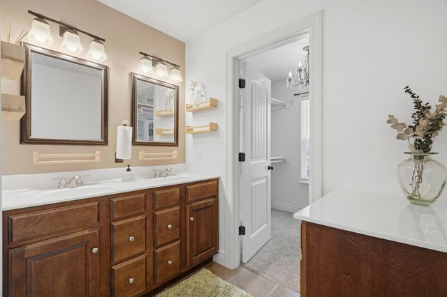 4807 MANHASSET DR, Columbia, MO 65203