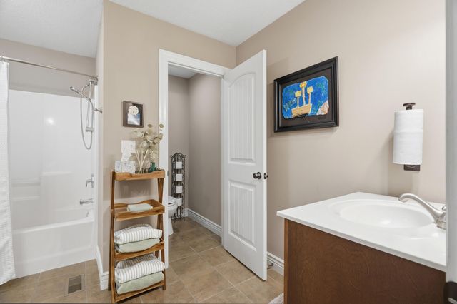 4807 MANHASSET DR, Columbia, MO 65203